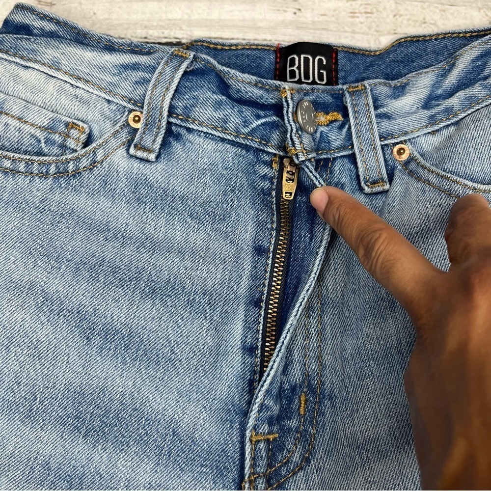 BDG Mom High Rise Denim Shorts Size 25 - Picture 3 of 10